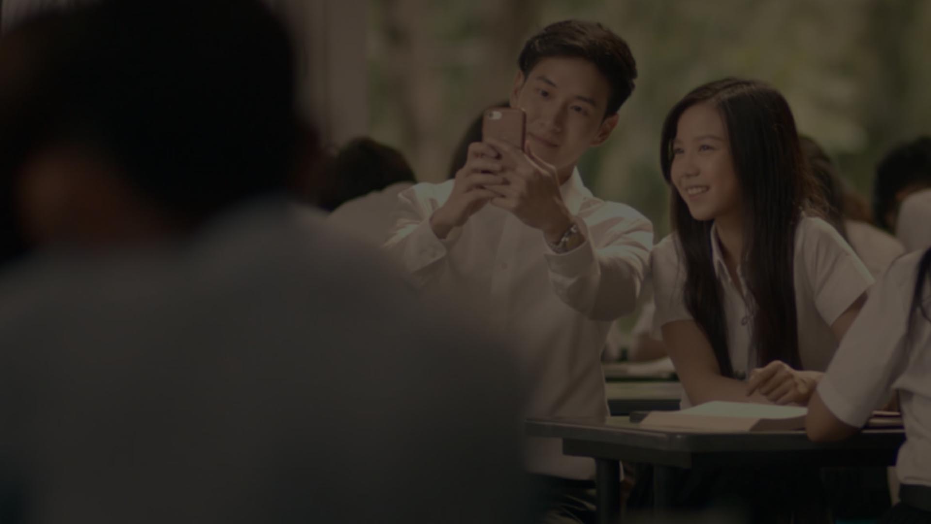 จากเรื่องจริงของ 4 ร้านดังย่านมหาวิทยาลัย ถ่ายทอดเป็นหนังสั้น 4 เรื่องราว ที่จะพาคุณย้อนกลับไปถึงความทรงจำเก่าๆ ที่ยังมีความหมายในปัจจุบัน