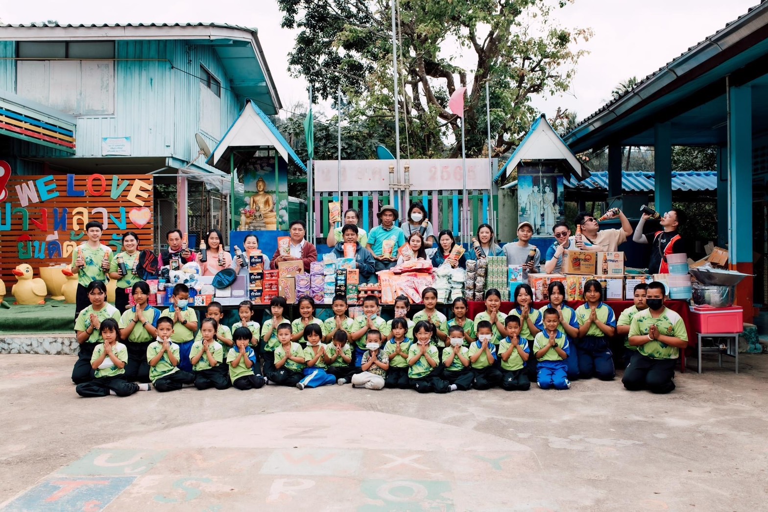 โครงการ “GIVE BACK” เติมเต็มความสุขให้น้อง มอบผลิตภัณฑ์เพื่อสนับสนุนกิจกรรมวันเด็กให้กับหน่วยงานต่าง ๆ  จำนวน 120 แห่ง